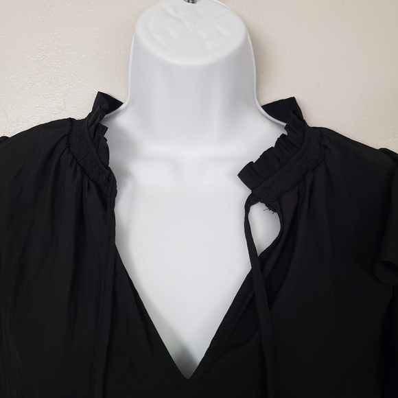 1.State NWT Women's Small Black Short Sleeve Blouse V-neck Ties Ruffle Neck Top - Picture 7 of 8